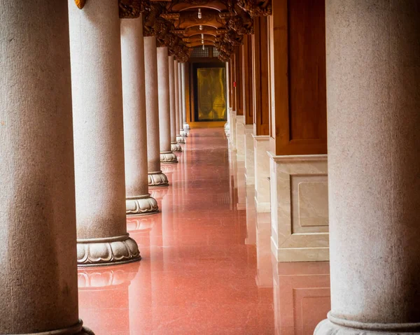 Απρίλιος 2017 Ιστορικός Εσωτερικός Διάδρομος Στη Σαγκάη Αρχιτεκτονικές Κολώνες Ναού Φωτογραφία Αρχείου