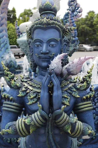 Vertikale Nahaufnahme Von Himavantas Skulptur Wat Rong Suea Ten Glaube — Stockfoto