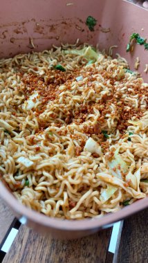 Endonezya usulü kızarmış şehriye portresi..