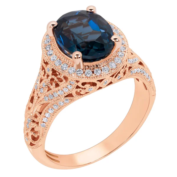 değerli taşlar ile güzel altın yüzük.