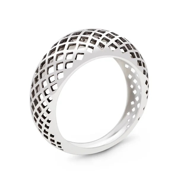 Enfes delikli ve oyulmuş beyaz altın yüzük.