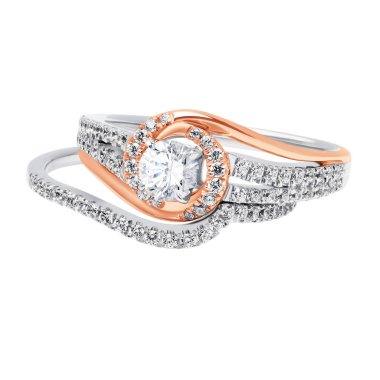 Değerli taşları olan iki tip altından yapılmış bir yüzük.