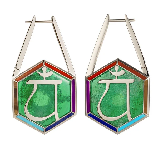 Zümrüt ve taşlı gri altın küpeler.