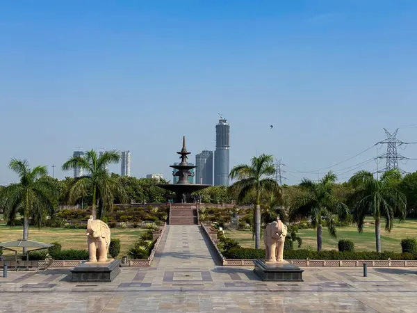 Ambedkar Parkı olarak da bilinen Rashtriya Dalit Prerna Sthal, Hindistan 'ın Uttar Pradesh kentinde yer alan ünlü bir turizm merkezidir.