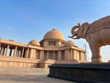 Ambedkar Parkı olarak da bilinen Rashtriya Dalit Prerna Sthal, Hindistan 'ın Uttar Pradesh kentinde yer alan ünlü bir turizm merkezidir.