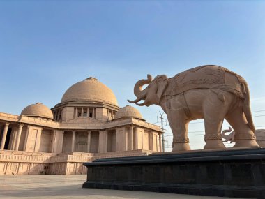Ambedkar Parkı olarak da bilinen Rashtriya Dalit Prerna Sthal, Hindistan 'ın Uttar Pradesh kentinde yer alan ünlü bir turizm merkezidir.