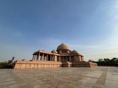 Ambedkar Parkı olarak da bilinen Rashtriya Dalit Prerna Sthal, Hindistan 'ın Uttar Pradesh kentinde yer alan ünlü bir turizm merkezidir.