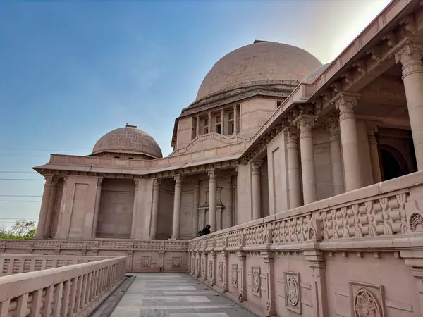 Ambedkar Parkı olarak da bilinen Rashtriya Dalit Prerna Sthal, Hindistan 'ın Uttar Pradesh kentinde yer alan ünlü bir turizm merkezidir.