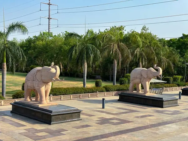 Ambedkar Parkı olarak da bilinen Rashtriya Dalit Prerna Sthal, Hindistan 'ın Uttar Pradesh kentinde yer alan ünlü bir turizm merkezidir.