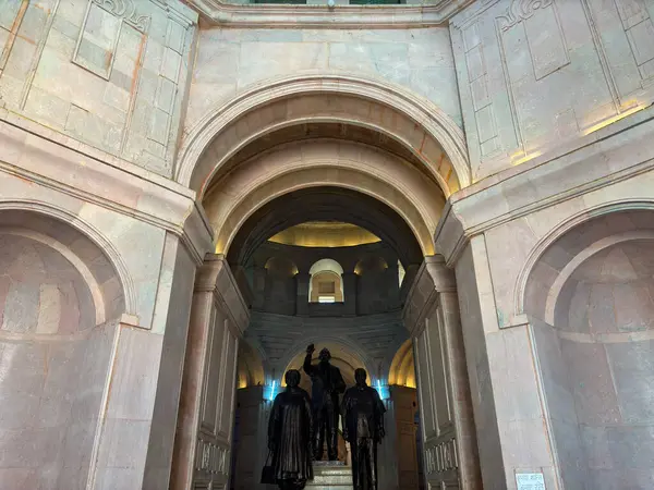 Ambedkar Parkı olarak da bilinen Rashtriya Dalit Prerna Sthal, Hindistan 'ın Uttar Pradesh kentinde yer alan ünlü bir turizm merkezidir.