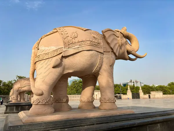 Ambedkar Parkı olarak da bilinen Rashtriya Dalit Prerna Sthal, Hindistan 'ın Uttar Pradesh kentinde yer alan ünlü bir turizm merkezidir.