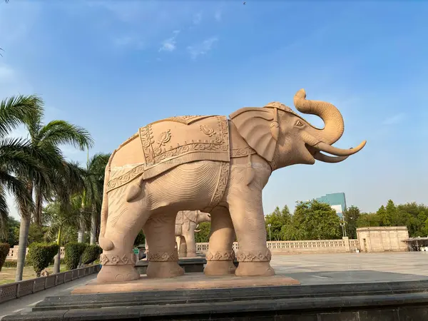 Ambedkar Parkı olarak da bilinen Rashtriya Dalit Prerna Sthal, Hindistan 'ın Uttar Pradesh kentinde yer alan ünlü bir turizm merkezidir.