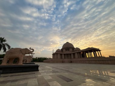Ambedkar Parkı olarak da bilinen Rashtriya Dalit Prerna Sthal, Hindistan 'ın Uttar Pradesh kentinde yer alan ünlü bir turizm merkezidir.