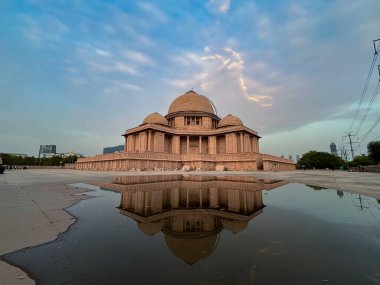 Ambedkar Parkı olarak da bilinen Rashtriya Dalit Prerna Sthal, Hindistan 'ın Uttar Pradesh kentinde yer alan ünlü bir turizm merkezidir.