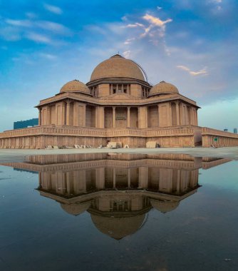 Ambedkar Parkı olarak da bilinen Rashtriya Dalit Prerna Sthal, Hindistan 'ın Uttar Pradesh kentinde yer alan ünlü bir turizm merkezidir.