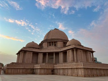 Ambedkar Parkı olarak da bilinen Rashtriya Dalit Prerna Sthal, Hindistan 'ın Uttar Pradesh kentinde yer alan ünlü bir turizm merkezidir.
