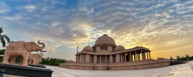 Ambedkar Parkı olarak da bilinen Rashtriya Dalit Prerna Sthal, Hindistan 'ın Uttar Pradesh kentinde yer alan ünlü bir turizm merkezidir.