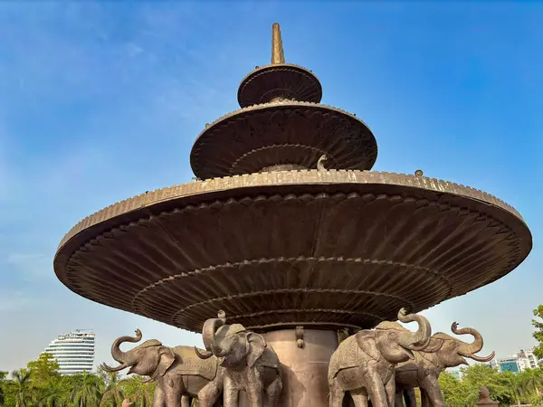 Ambedkar Parkı olarak da bilinen Rashtriya Dalit Prerna Sthal, Hindistan 'ın Uttar Pradesh kentinde yer alan ünlü bir turizm merkezidir.