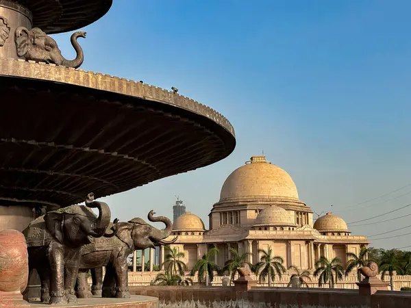 Ambedkar Parkı olarak da bilinen Rashtriya Dalit Prerna Sthal, Hindistan 'ın Uttar Pradesh kentinde yer alan ünlü bir turizm merkezidir.