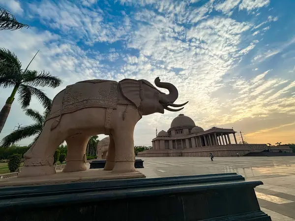Ambedkar Parkı olarak da bilinen Rashtriya Dalit Prerna Sthal, Hindistan 'ın Uttar Pradesh kentinde yer alan ünlü bir turizm merkezidir.