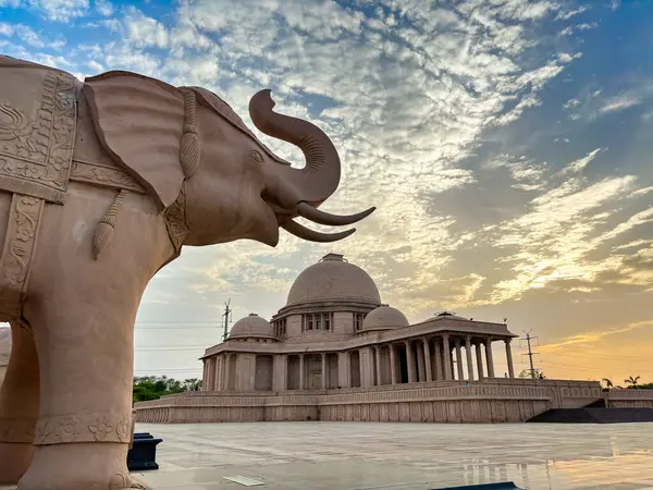 Ambedkar Parkı olarak da bilinen Rashtriya Dalit Prerna Sthal, Hindistan 'ın Uttar Pradesh kentinde yer alan ünlü bir turizm merkezidir.