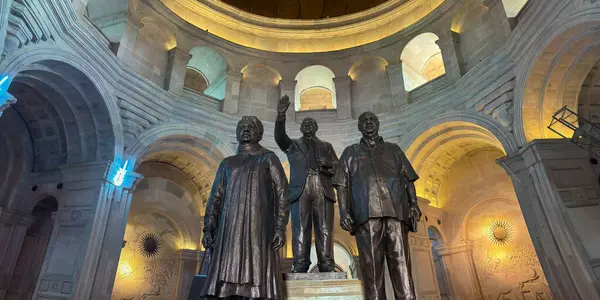 Ambedkar Parkı olarak da bilinen Rashtriya Dalit Prerna Sthal, Hindistan 'ın Uttar Pradesh kentinde yer alan ünlü bir turizm merkezidir.