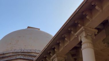 Ambedkar Parkı olarak da bilinen Rashtriya Dalit Prerna Sthal, Hindistan 'ın Uttar Pradesh kentinde yer alan ünlü bir turizm merkezidir.