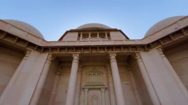 Ambedkar Parkı olarak da bilinen Rashtriya Dalit Prerna Sthal, Hindistan 'ın Uttar Pradesh kentinde yer alan ünlü bir turizm merkezidir.