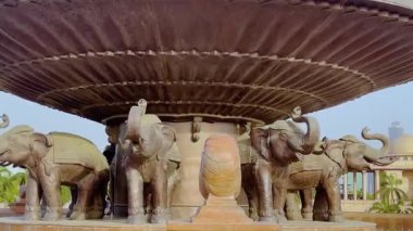 Ambedkar Parkı olarak da bilinen Rashtriya Dalit Prerna Sthal, Hindistan 'ın Uttar Pradesh kentinde yer alan ünlü bir turizm merkezidir.