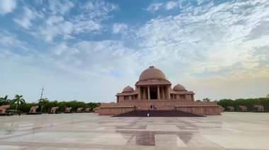 Ambedkar Parkı olarak da bilinen Rashtriya Dalit Prerna Sthal, Hindistan 'ın Uttar Pradesh kentinde yer alan ünlü bir turizm merkezidir.