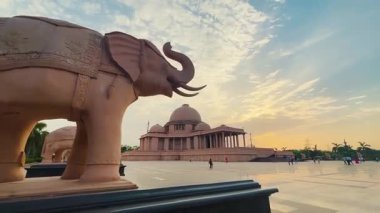 Ambedkar Parkı olarak da bilinen Rashtriya Dalit Prerna Sthal, Hindistan 'ın Uttar Pradesh kentinde yer alan ünlü bir turizm merkezidir.