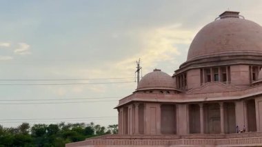 Ambedkar Parkı olarak da bilinen Rashtriya Dalit Prerna Sthal, Hindistan 'ın Uttar Pradesh kentinde yer alan ünlü bir turizm merkezidir.