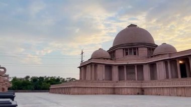Ambedkar Parkı olarak da bilinen Rashtriya Dalit Prerna Sthal, Hindistan 'ın Uttar Pradesh kentinde yer alan ünlü bir turizm merkezidir.