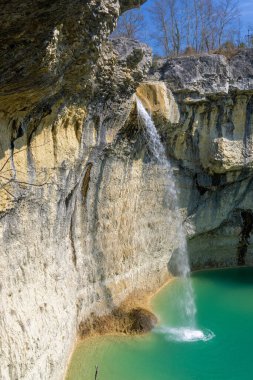 Hırvatistan 'ın Istra kentinde taş köprüsü olan Sopot şelalesi