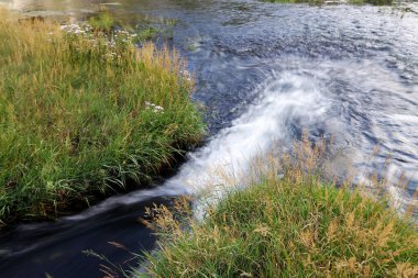 Krupa Nehri üzerinde şelaleli Tufa bariyerleri