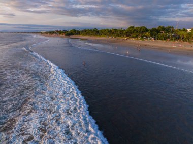 Akşamları Seminyak 'taki sahil manzarası, Bali Adası, Endonezya