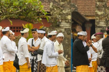 Pura Ulun Danu Beratan 'daki Bali halkı, ya da Pura Bratan, Bali' deki büyük bir Hindu Şayit tapınağı.