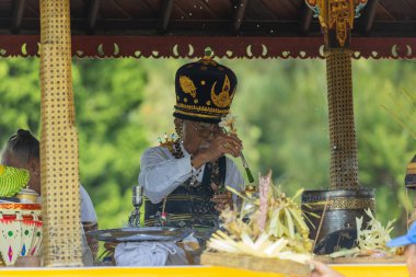 Pura Ulun Danu Beratan 'daki Bali halkı, ya da Pura Bratan, Bali' deki büyük bir Hindu Şayit tapınağı.