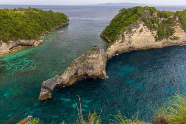 Endonezya, Nusa Penida 'da Rocky sahili
