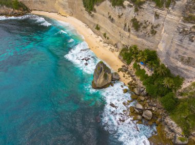 Nusa Penida, Endonezya 'daki Elmas Sahili' nin havadan görüntüsü