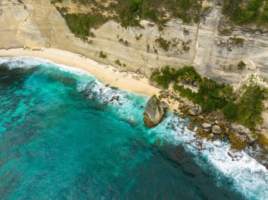 Nusa Penida, Endonezya 'daki Elmas Sahili' nin havadan görüntüsü