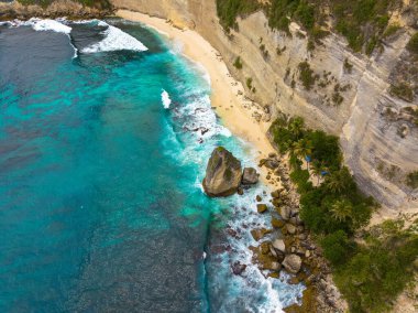 Nusa Penida, Endonezya 'daki Elmas Sahili' nin havadan görüntüsü