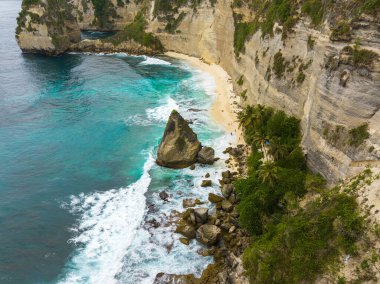 Nusa Penida, Endonezya 'daki Elmas Sahili' nin havadan görüntüsü