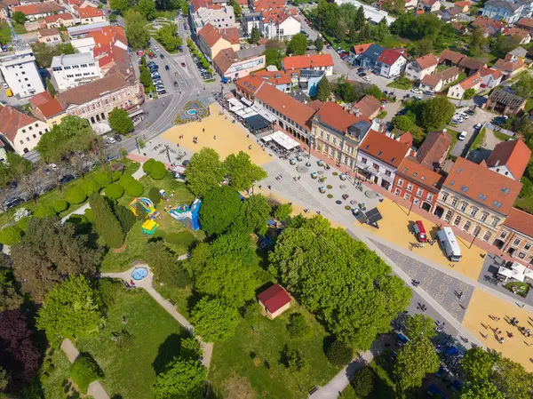 Vista Aérea Cidade Koprivnica Com Praça Central Parque Croácia — Fotografia de Stock