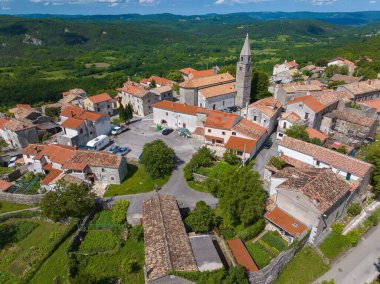 Hırvatistan 'ın Istra kentindeki Ro Town' un varsayılan hava görüntüsü