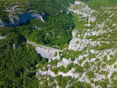 Vela Draga kanyonu ve Uka Doğa Parkı 'ndaki kayalar