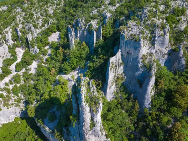Vela Draga kanyonu ve Uka Doğa Parkı 'ndaki kayalar