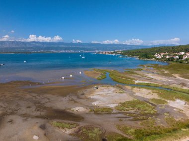 Hırvatistan 'ın Krk Adası' ndaki Meline Sahili 'nin hava manzarası