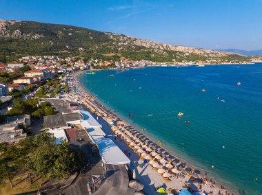 Hırvatistan 'ın Krk Adası' nın Baska Town kentindeki Vela Plaza Plajı
