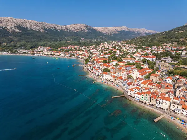 Hırvatistan 'ın Krk Adası' ndaki Baska kasabasının hava manzarası